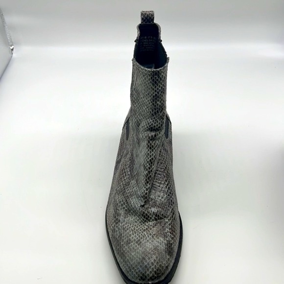 Kenneth Cole Reaction - Chelsea Salt Snakeskin Pull On Ankle Boot Size 10 - Picture 3 of 14
